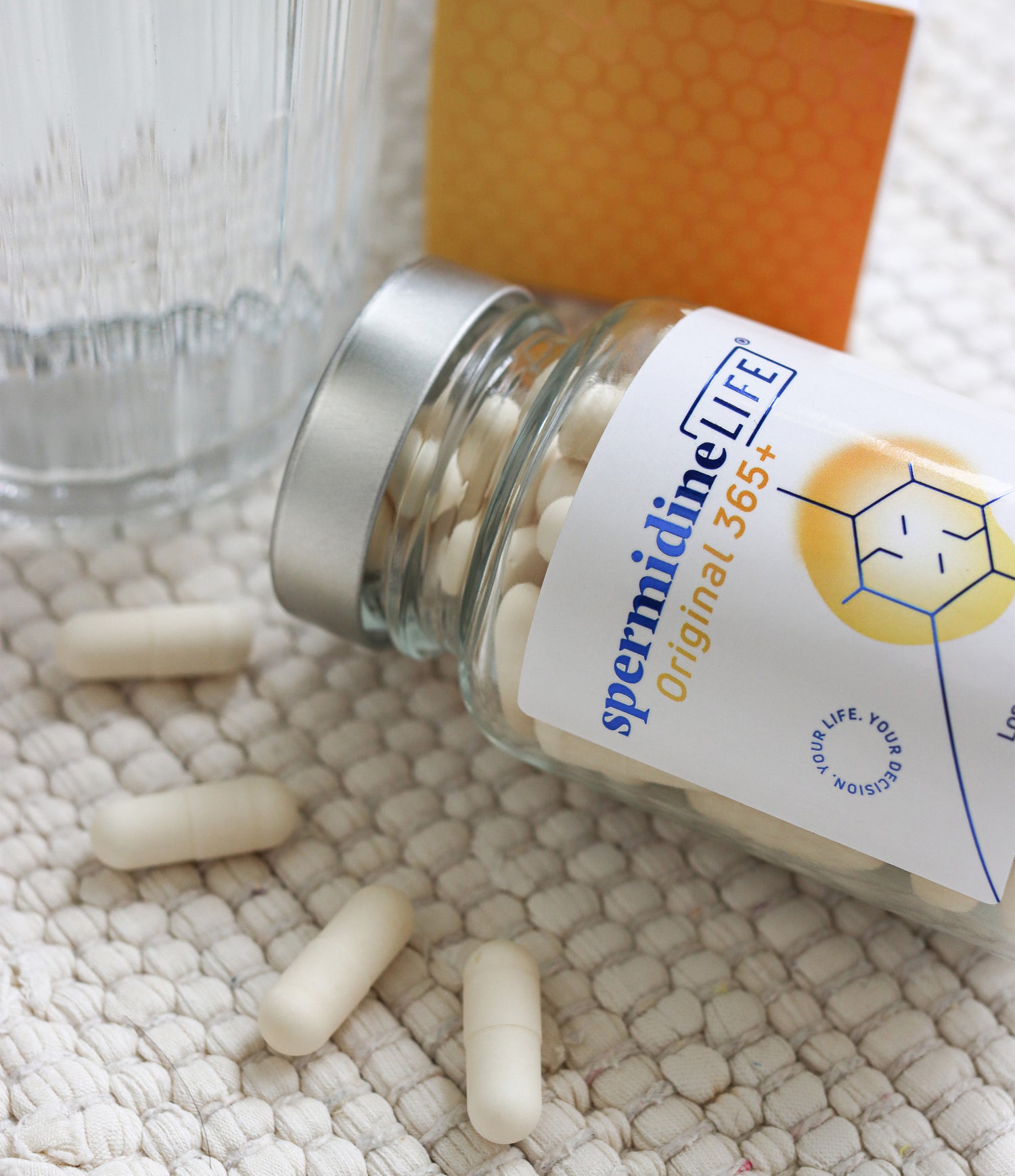 spermidineLIFE® Original 365+ auf tisch liegend Packung