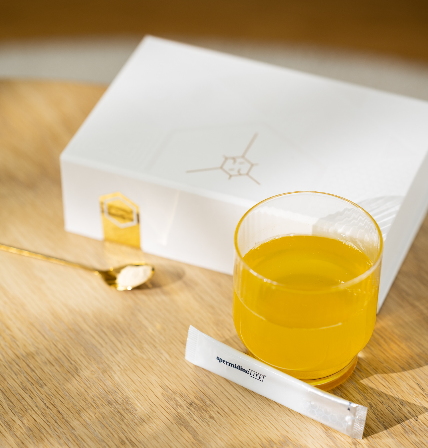 Glas mit Sachet spermidineLIFE® Pro+